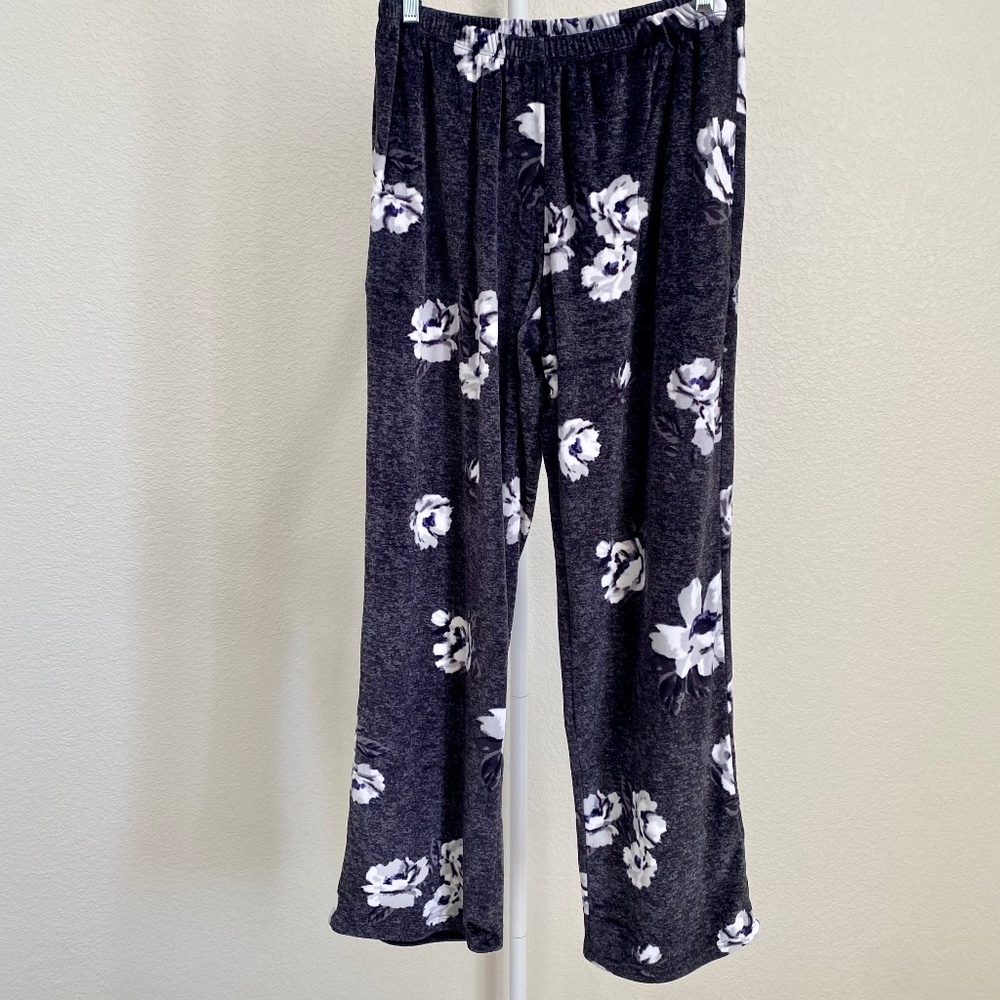 Simply Vera Wang Womenʻs Grey w/ White Flowers Stretch Soft Sleep Pants Small